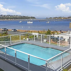 Crown **** Merimbula